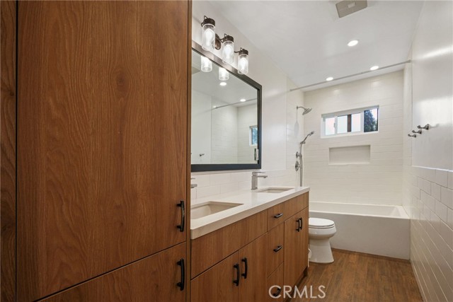 6615 Farralone Avenue, Woodland Hills CA: https://media.crmls.org/medias/0c8442f1-bd0a-4acc-b4f0-3594116e3d3c.jpg