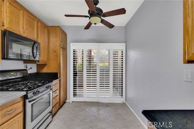 Detail Gallery Image 12 of 32 For 2538 W Macarthur, Unit E, Santa Ana,  CA 92704 - 2 Beds | 2 Baths