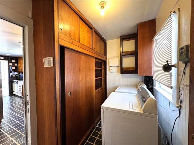 1049 W 65th Place, Los Angeles CA: https://media.crmls.org/medias/0c850f7b-e684-40f9-9447-c2c0681019d9.jpg