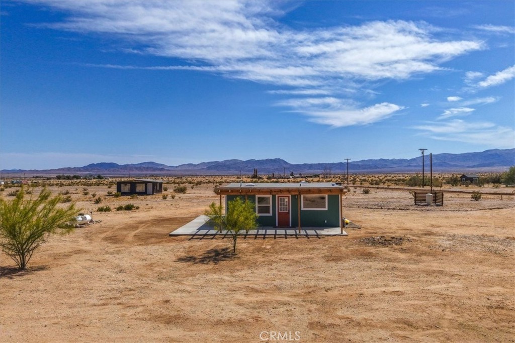 https://media.crmls.org/medias/0c85c842-c849-4696-81e2-c87defc1a054.jpg?preset=X-Large