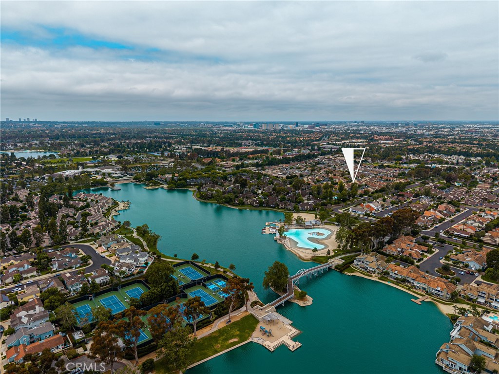 https://media.crmls.org/medias/0c863bb4-410c-4e0b-9d1a-5c113c479667.jpg?preset=X-Large