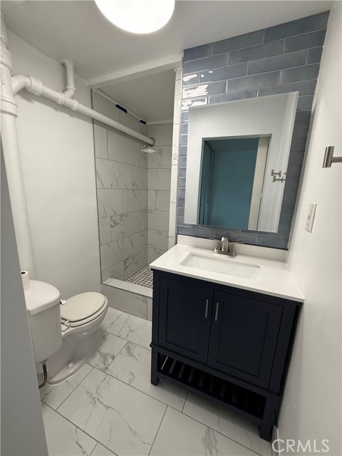 Detail Gallery Image 17 of 22 For 1303 N Beverly Glen Bld, Los Angeles,  CA 90077 - 1 Beds | 1/1 Baths