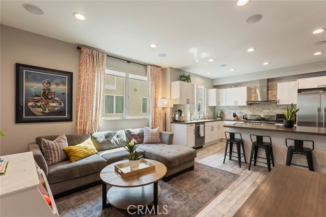 4812 Ben Ave, Valley Village CA: https://media.crmls.org/medias/0c876642-2957-4f0d-9775-529991e76943.jpg