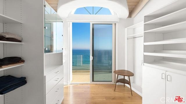 Detail Gallery Image 37 of 69 For 31654 Broad Beach Rd, Malibu,  CA 90265 - 4 Beds | 3/1 Baths