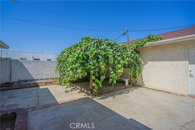 1146 Irolo Street, Los Angeles, California 90006, 3 Bedrooms Bedrooms, ,1 BathroomBathrooms,Single Family Residence,For Sale,Irolo,SB24148200