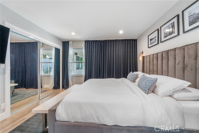 Detail Gallery Image 23 of 40 For 7316 Colbath, Van Nuys,  CA 91405 - 3 Beds | 3 Baths