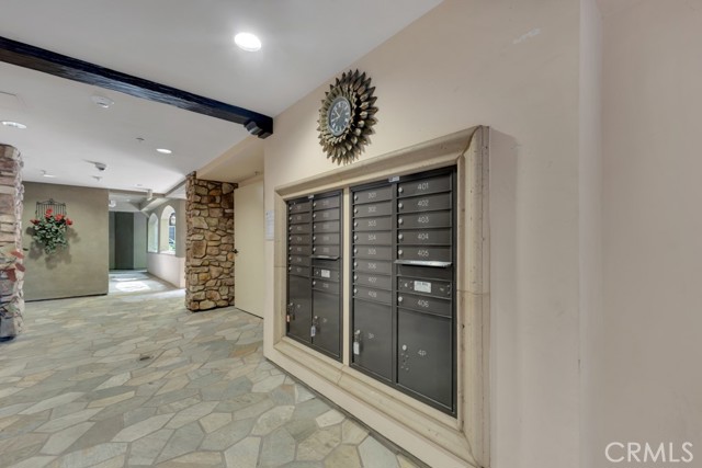 13200 Moorpark Street, Sherman Oaks CA: https://media.crmls.org/medias/0c88d74a-13a7-4090-a025-f22b38a872fe.jpg