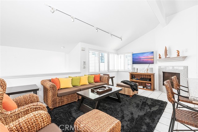 Detail Gallery Image 13 of 28 For 1720 W Oceanfront #B,  Newport Beach,  CA 92663 - 2 Beds | 2/1 Baths