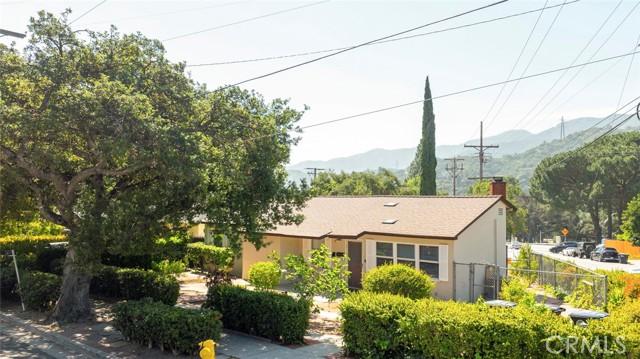 Detail Gallery Image 3 of 64 For 3352 Montrose, La Crescenta,  CA 91214 - 3 Beds | 3 Baths