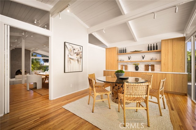 Detail Gallery Image 8 of 51 For 4750 Poe Ave, Woodland Hills,  CA 91364 - 4 Beds | 4 Baths