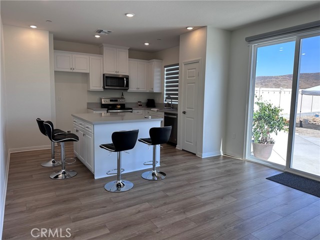 Detail Gallery Image 4 of 24 For 4615 Florence Dr, Lake Elsinore,  CA 92530 - 4 Beds | 3 Baths