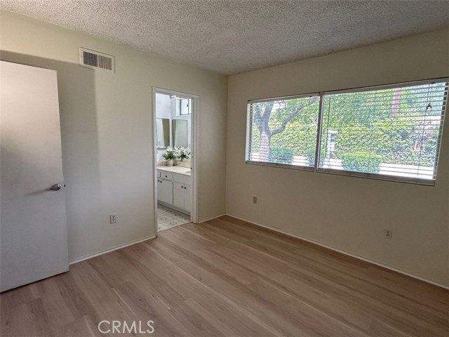 15382 Victory Boulevard, Van Nuys CA: https://media.crmls.org/medias/0c8b2b0c-8a2a-45ed-b64d-ce0820f238d8.jpg
