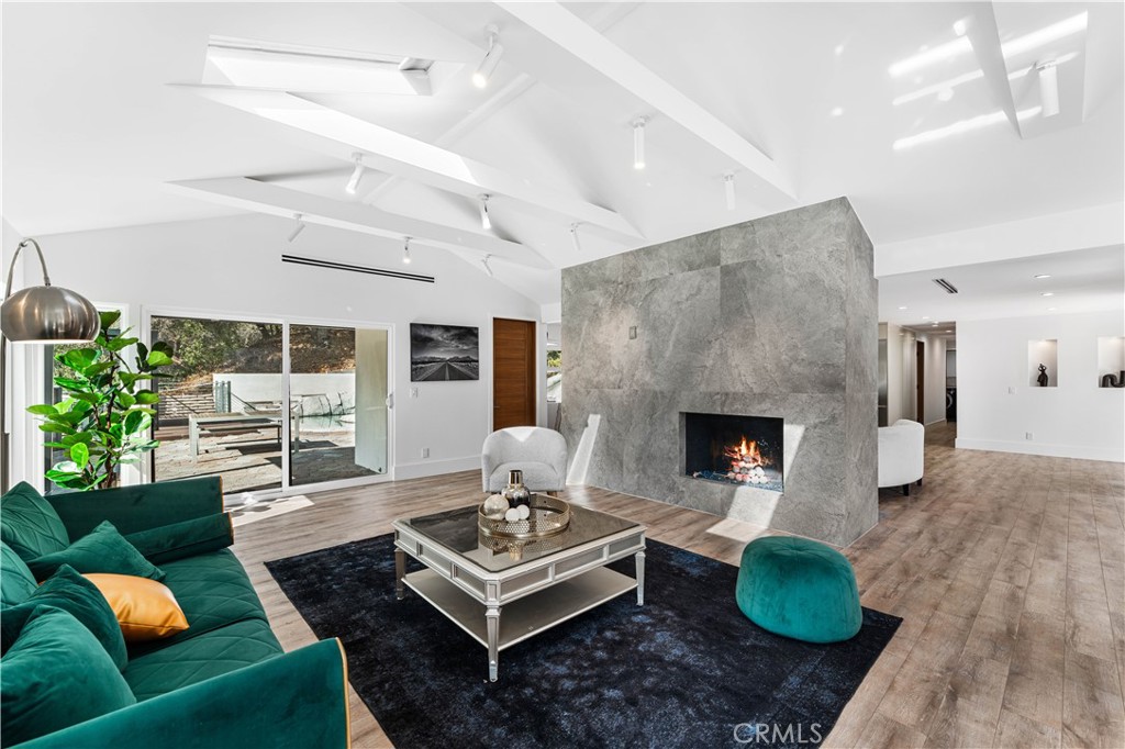 2911 E Chevy Chase DriveGlendale img 70