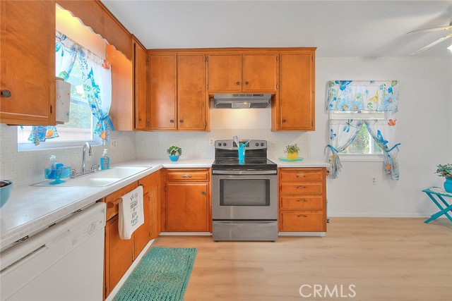1766 W Catalpa Avenue, Anaheim CA: https://media.crmls.org/medias/0c8d0774-9cbd-4fb9-b1c9-ba211d3a2220.jpg