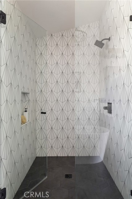 Detail Gallery Image 13 of 22 For 340 Crystal Lake Rd, Big Bear Lake,  CA 92315 - 4 Beds | 3 Baths