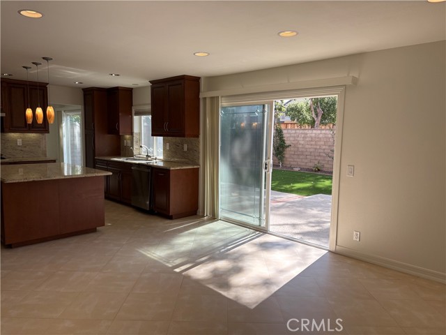 12 Longstreet, Irvine CA: https://media.crmls.org/medias/0c8d842b-18e4-4d9f-865b-9207bfa6dbd0.jpg