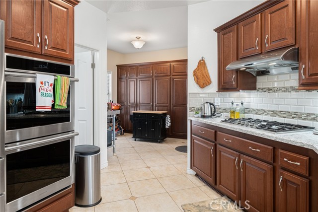 Detail Gallery Image 16 of 48 For 1065 Summerplace Ct, Corona,  CA 92881 - 4 Beds | 3/1 Baths