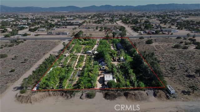 13874 Ranchero Road, Oak Hills CA: https://media.crmls.org/medias/0c8db3db-3ac5-4bbf-9df9-d229d29b297a.jpg