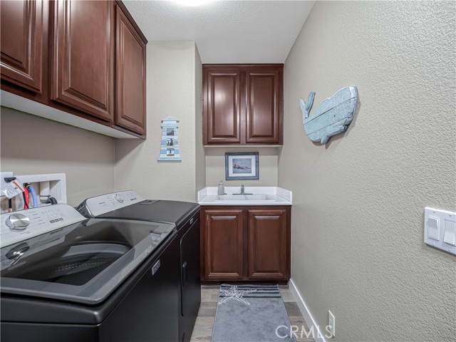 12820 Excalibur Drive, Eastvale CA: https://media.crmls.org/medias/0c8de934-1835-4889-bb8a-e805fe19bb52.jpg