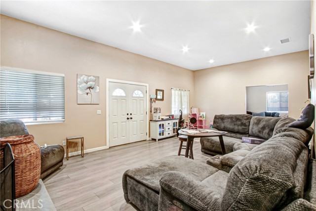 Detail Gallery Image 14 of 26 For 2249 Serrano, San Bernardino,  CA 92405 - 5 Beds | 3 Baths