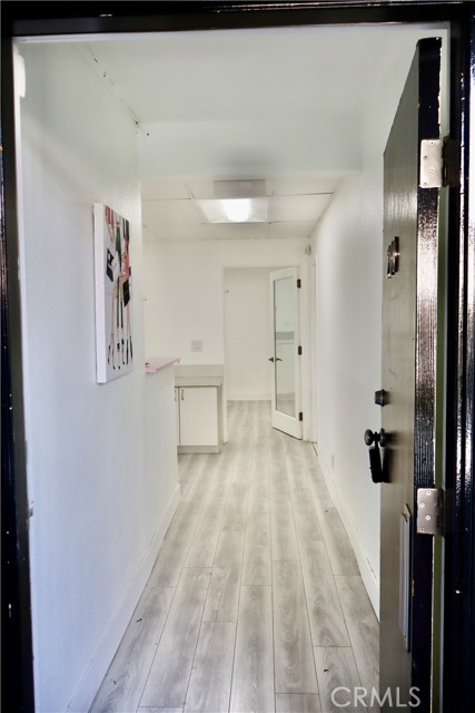 Detail Gallery Image 3 of 25 For 6016 Fallbrook Ave #200,  Woodland Hills,  CA 91367 - 4 Beds | – Baths