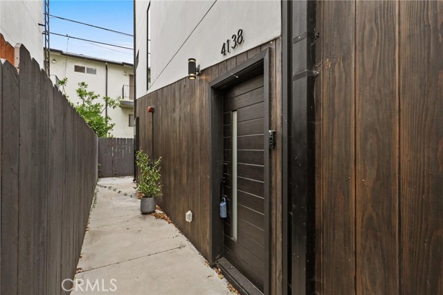 Detail Gallery Image 2 of 23 For 4138 Normal Ave, Los Angeles,  CA 90029 - 2 Beds | 2 Baths