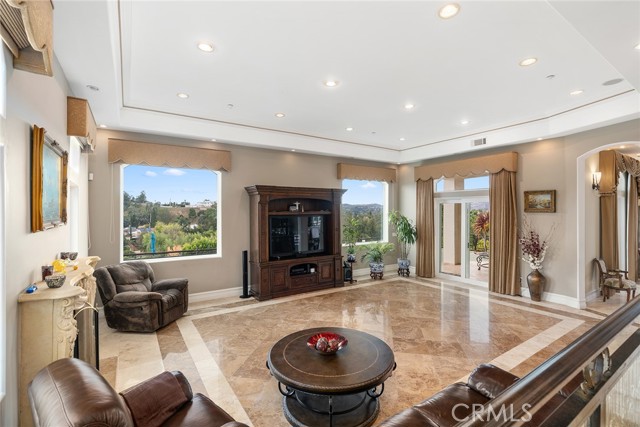 Detail Gallery Image 15 of 56 For 22470 Sueno Rd, Woodland Hills,  CA 91364 - 6 Beds | 7 Baths