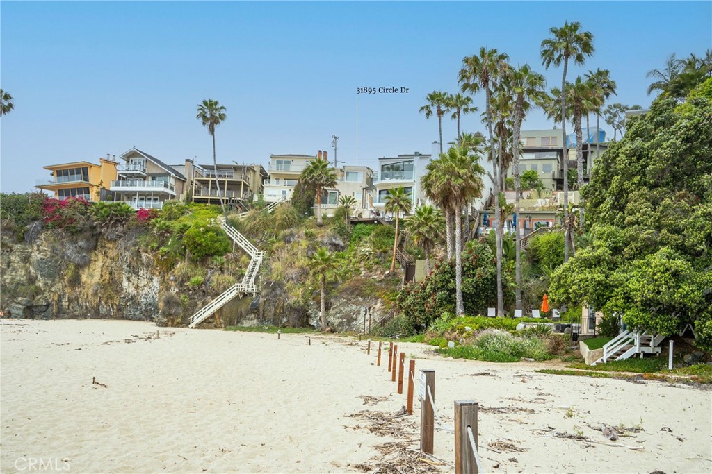 https://media.crmls.org/medias/0c922379-24e8-4492-aa61-ee4eb13656b9.jpg?preset=X-Large