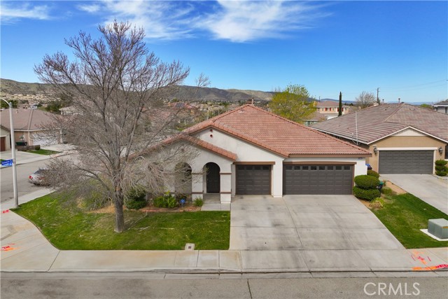 Detail Gallery Image 4 of 55 For 40729 Oakmont Ct, Palmdale,  CA 93551 - 4 Beds | 3 Baths