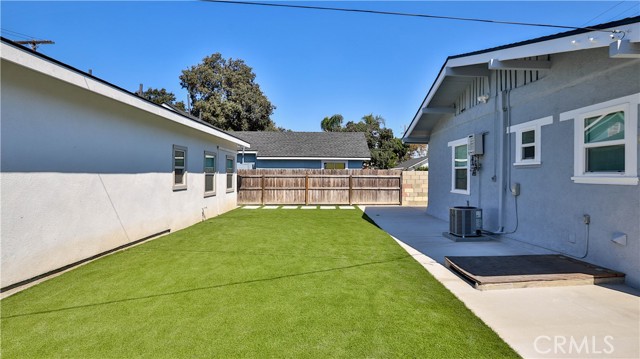 408 S Flower Street, Santa Ana CA: https://media.crmls.org/medias/0c93d391-c210-4888-80d5-ea159f87f84a.jpg
