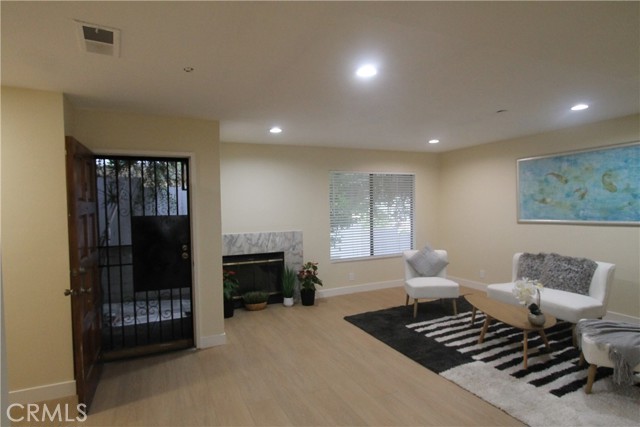 Detail Gallery Image 12 of 24 For 28 S Chapel Ave #E,  Alhambra,  CA 91801 - 3 Beds | 2/1 Baths