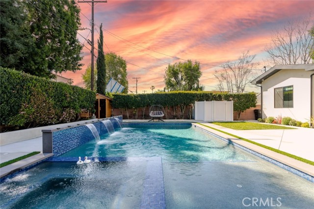 Detail Gallery Image 21 of 70 For 7714 Lasaine Ave, Northridge,  CA 91325 - 3 Beds | 4 Baths