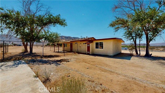24254 Yucca Loma Road, Apple Valley CA: https://media.crmls.org/medias/0c953d11-30e0-400b-8ae6-ba6cec968966.jpg