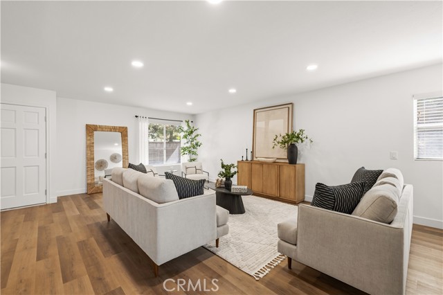 Detail Gallery Image 4 of 32 For 24603 Little Oak, Newhall,  CA 91321 - 5 Beds | 4 Baths