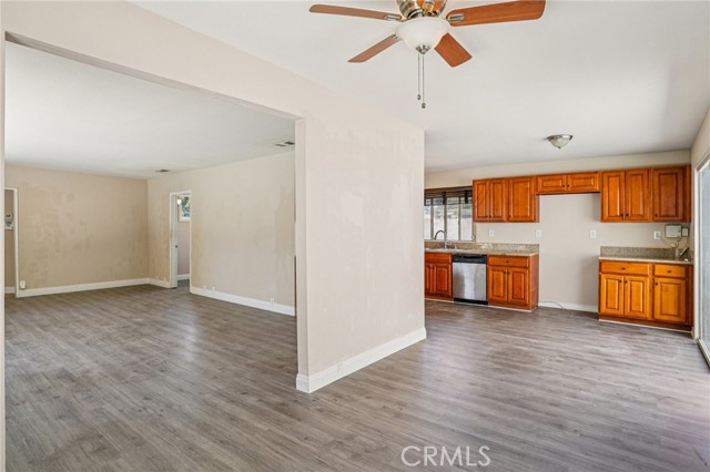 1829 E Jackson Street, Long Beach CA: https://media.crmls.org/medias/0c968e69-8d74-47ef-8fa5-f1a68e776bd3.jpg