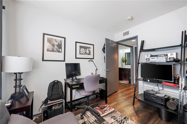 Detail Gallery Image 23 of 34 For 4634 Don Lorenzo Dr a,  Los Angeles,  CA 90008 - 3 Beds | 2/1 Baths