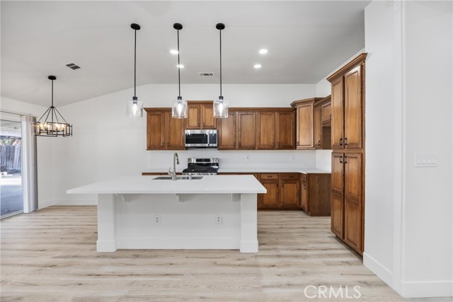 Detail Gallery Image 15 of 56 For 10302 Willow Bend Ct, Bakersfield,  CA 93312 - 4 Beds | 2 Baths