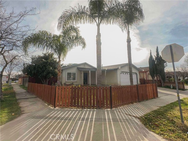 402 La Mesa Street, Merced CA: https://media.crmls.org/medias/0c97902f-091b-4c0e-a07a-00b4fa4dc0e2.jpg