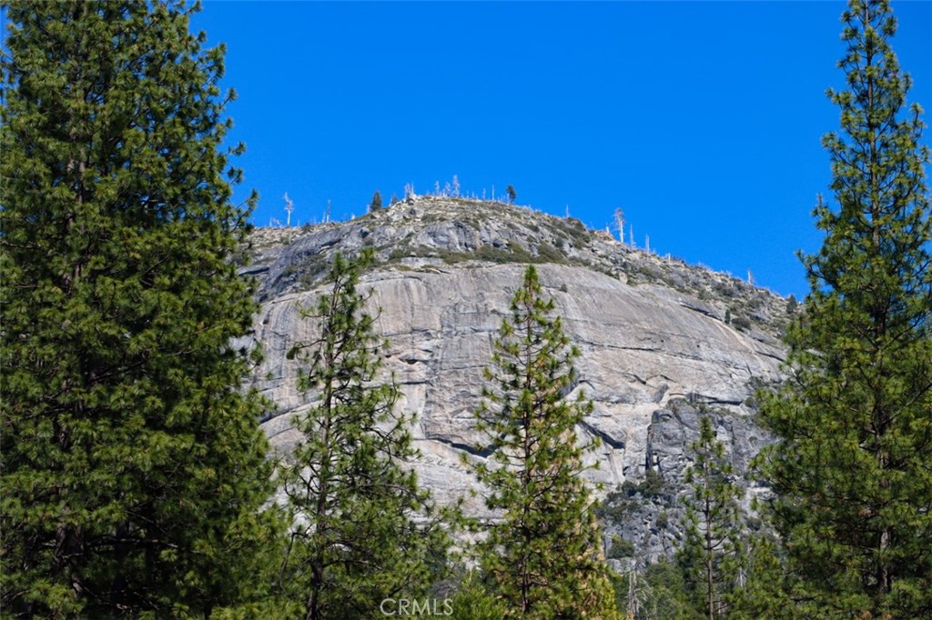 https://media.crmls.org/medias/0c97fc2d-34a9-4320-8a68-5b328947e415.jpg?preset=X-Large