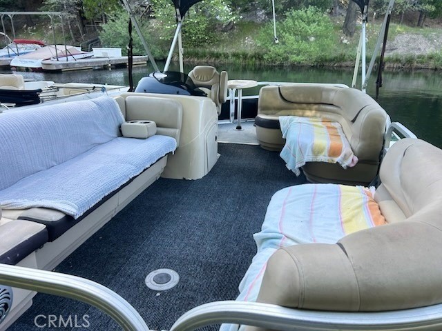 27500 State Highway 189, Lake Arrowhead CA: https://media.crmls.org/medias/0c985e1e-d945-43fb-8992-affc45a60f75.jpg