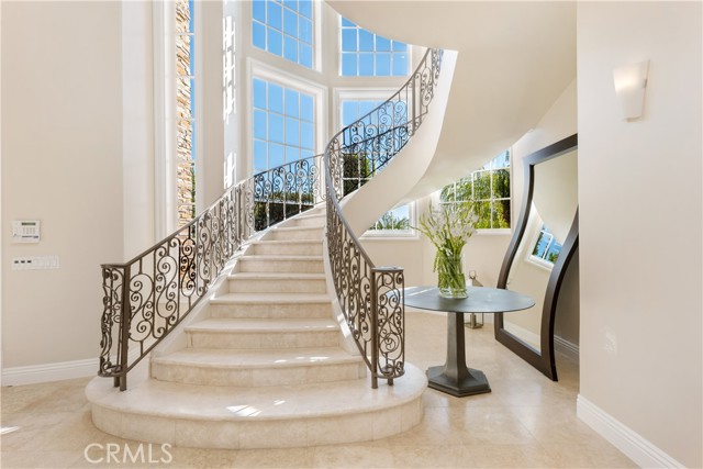 Detail Gallery Image 6 of 61 For 13320 Mulholland Dr, Beverly Hills,  CA 90210 - 5 Beds | 7 Baths
