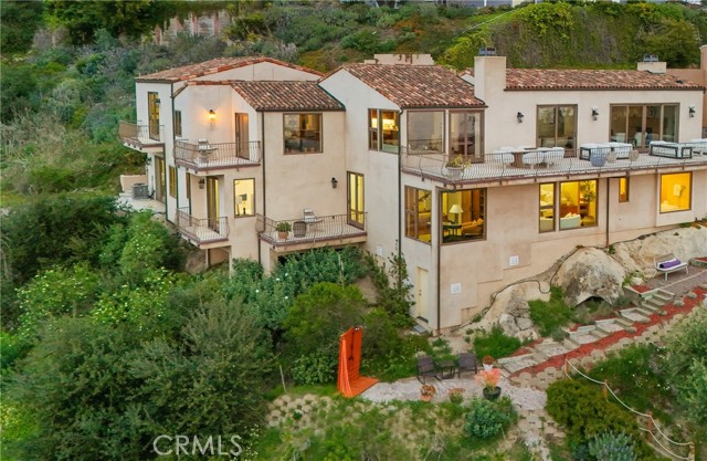 2516 Temple Hills Drive, Laguna Beach CA: https://media.crmls.org/medias/0c992732-1b4c-48ea-8891-d952a72aecb9.jpg