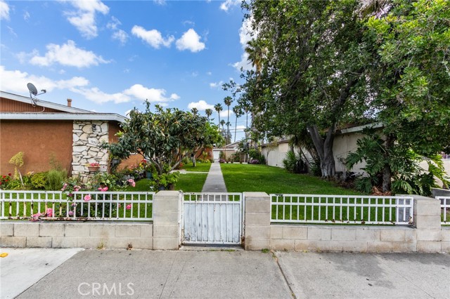 1222 N Placentia Avenue, Anaheim CA: https://media.crmls.org/medias/0c997841-b605-4e08-ad16-b9525065aafa.jpg
