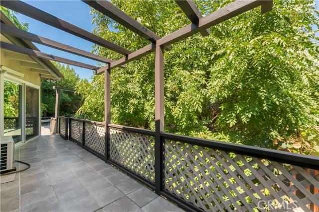 Detail Gallery Image 14 of 30 For 11441 Decente Dr, Studio City,  CA 91604 - 2 Beds | 2 Baths