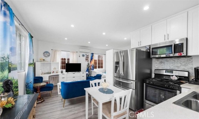 7327 N Loma Verde Avenue, Canoga Park CA: https://media.crmls.org/medias/0c9a2e28-7951-43b0-9d0a-21d6b1fd21ef.jpg