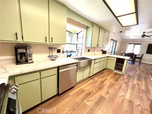 24792 Bernard Drive, Crestline CA: https://media.crmls.org/medias/0c9a461c-ac29-4e36-841c-efdd9f889363.jpg