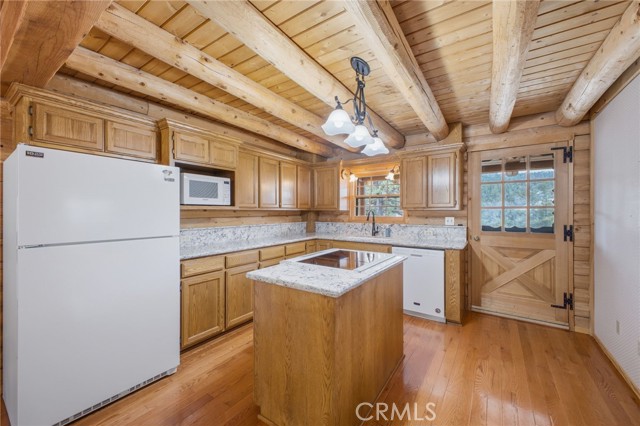 Detail Gallery Image 9 of 36 For 33052 Donner, Running Springs,  CA 92382 - 4 Beds | 2 Baths