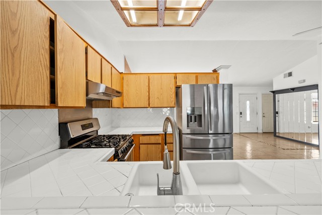 529 Hilltop, Palmdale CA: https://media.crmls.org/medias/0c9afd27-8eeb-453f-a7f9-5b85e67238fb.jpg