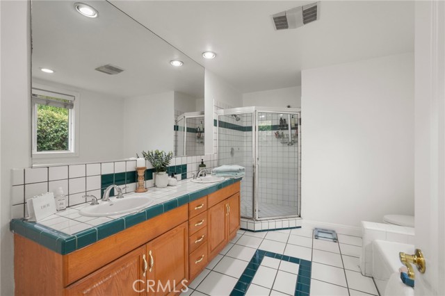 Detail Gallery Image 32 of 62 For 18760 Wells, Tarzana,  CA 91356 - 5 Beds | 4 Baths