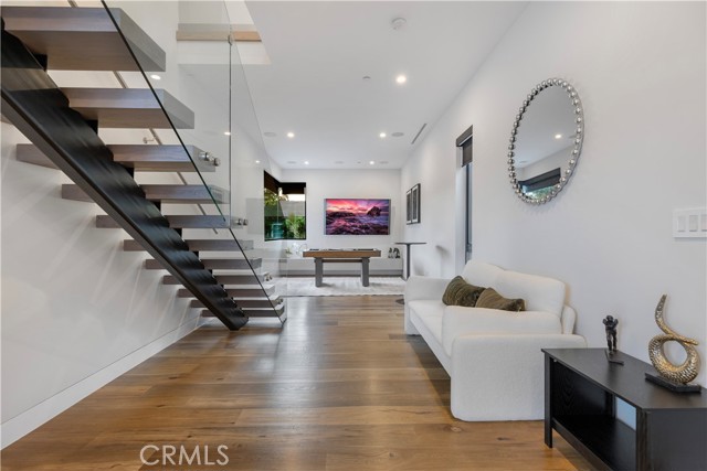 Detail Gallery Image 18 of 47 For 18296 Karen Dr, Tarzana,  CA 91356 - 5 Beds | 6 Baths